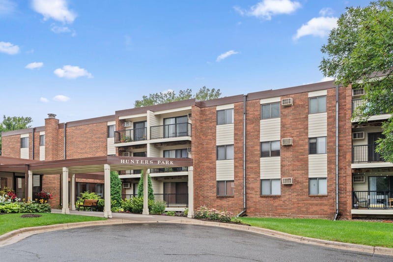 4 Pine Tree Dr #223, Arden Hills, MN 55112