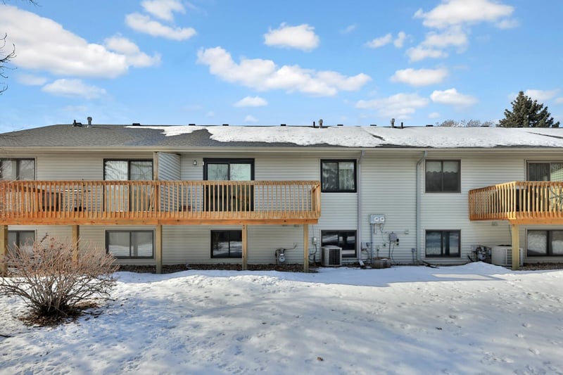2052 Bradley St, Maplewood, MN 55117