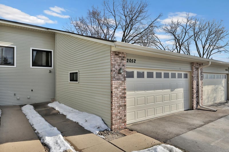2052 Bradley St, Maplewood, MN 55117