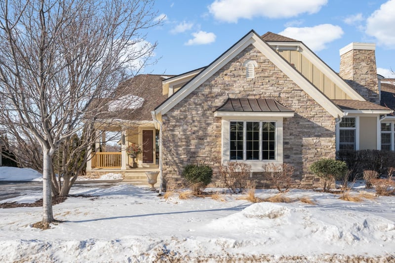 1356 Riverside Ln, Mendota Heights, MN 55118