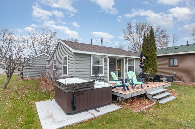 735 Woodland Dr SE, Forest Lake, MN 55025