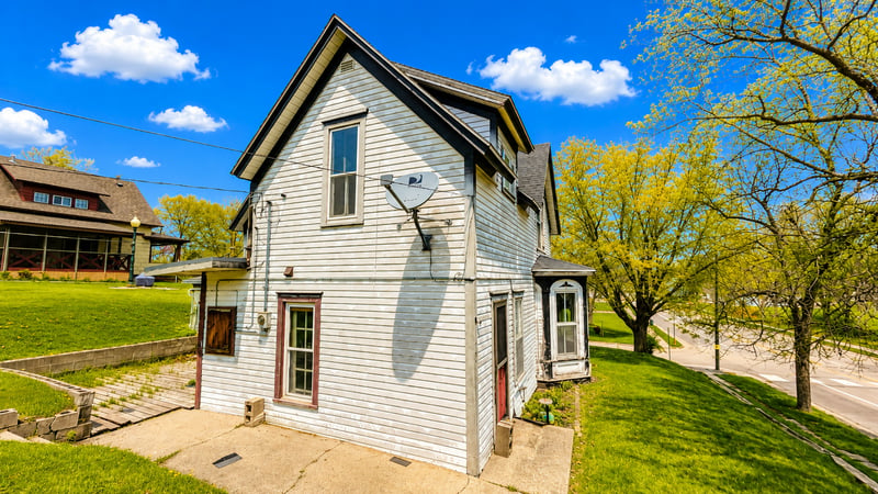 112 Bluff St E, Lake Benton, MN 56149