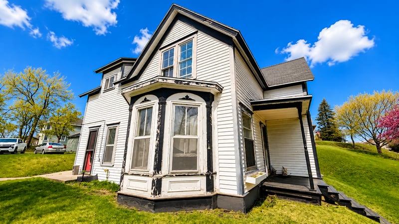 112 Bluff St E, Lake Benton, MN 56149