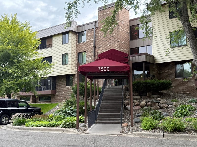 7520 Cahill Rd #203A, Edina, MN 55439