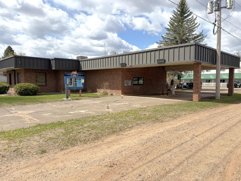 221 4th St, Ironton, MN 56455