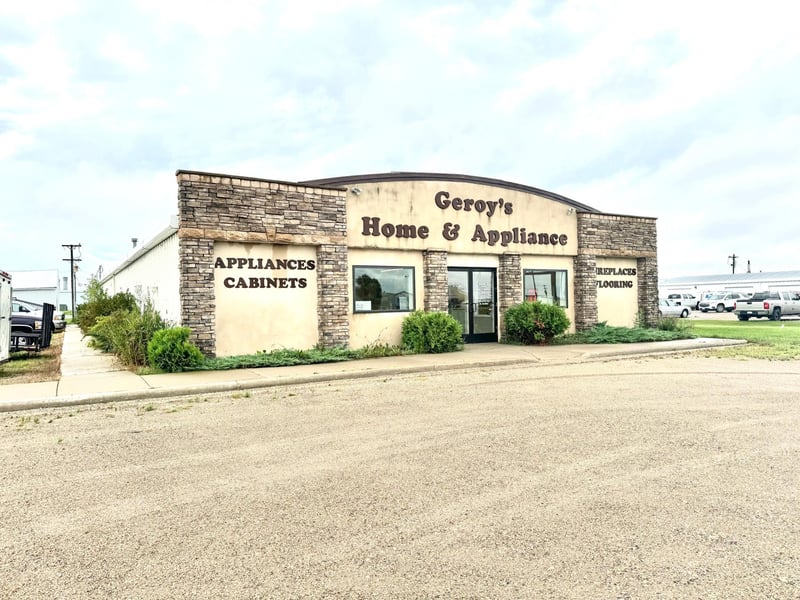 1084 3rd St NW, Roseau, MN 56751
