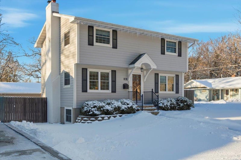 500 Arthur St, Edina, MN 55343