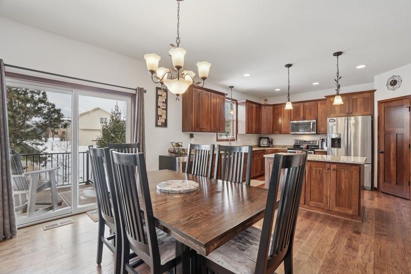 1396 Oakwood Ln, Hanover, MN 55341