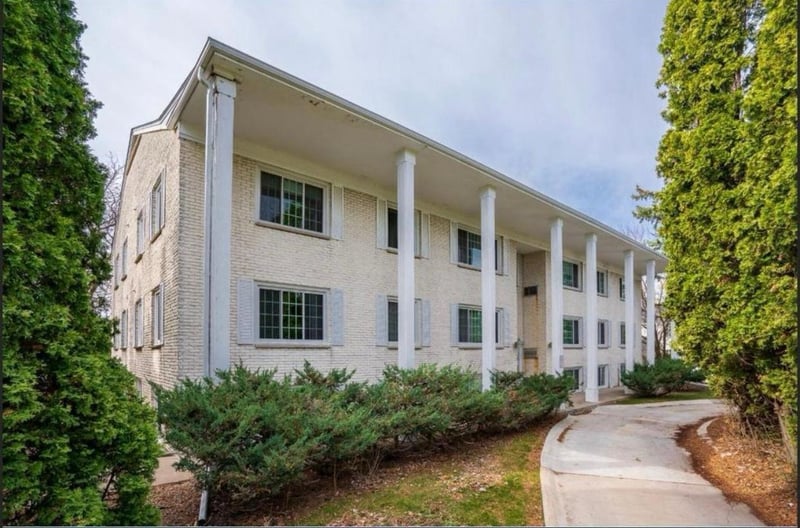 4001 Mavelle Dr, Edina, MN 55435