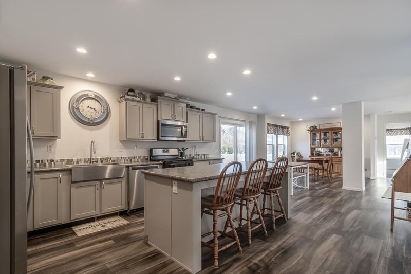 2015 Essler Dr, Saint Peter, MN 56082