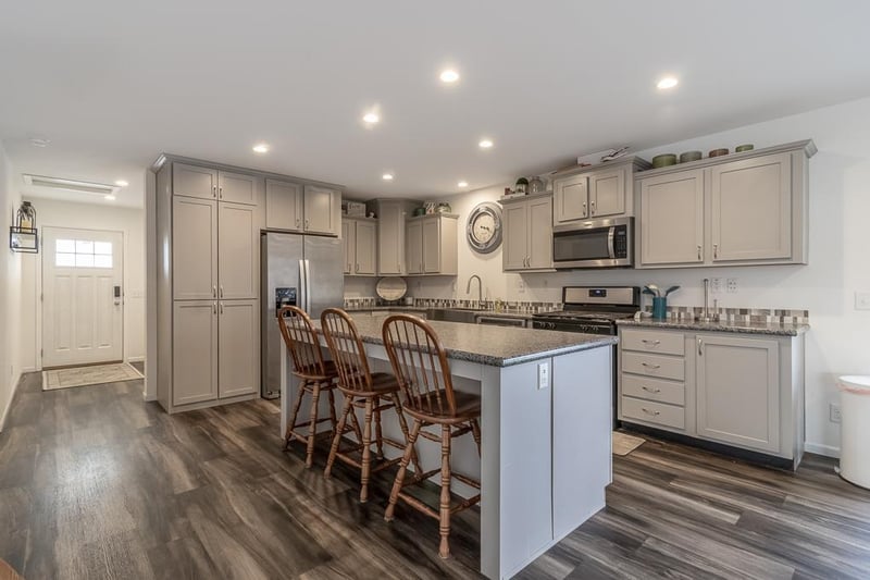 2015 Essler Dr, Saint Peter, MN 56082