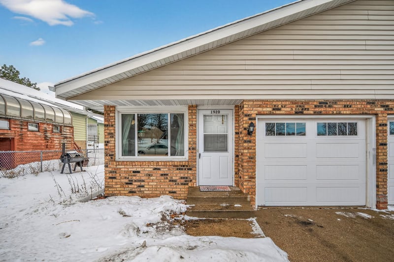 1918 Upper Afton Rd E, Saint Paul, MN 55119