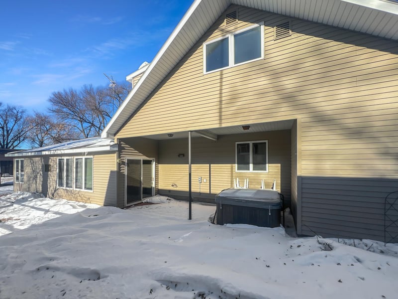413 N 1st Ave W, Truman, MN 56088