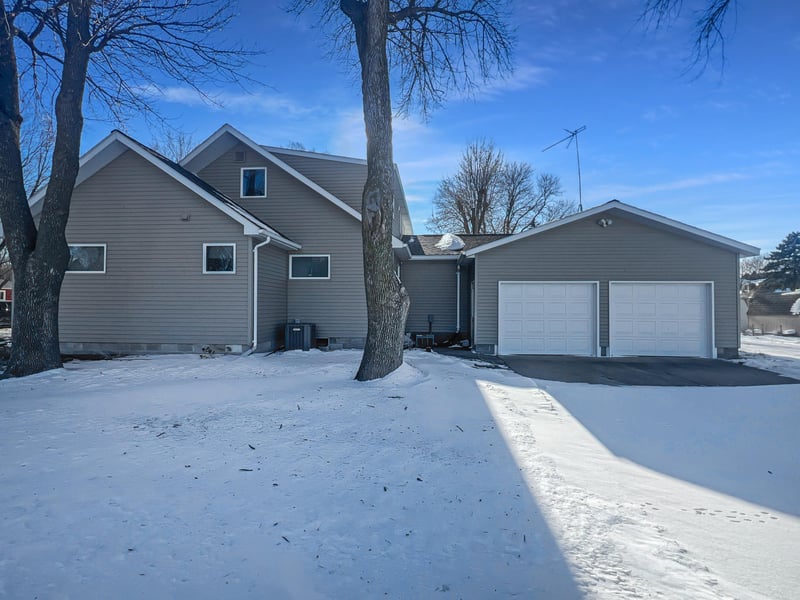 413 N 1st Ave W, Truman, MN 56088