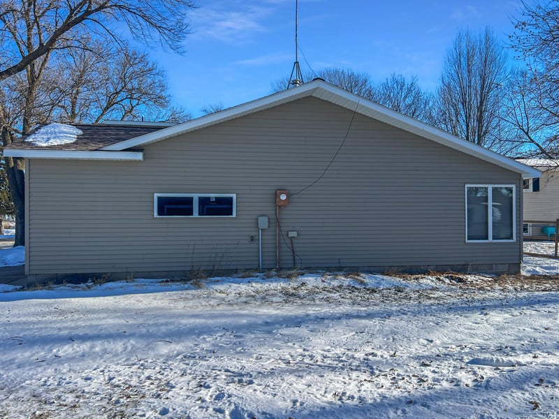 413 N 1st Ave W, Truman, MN 56088
