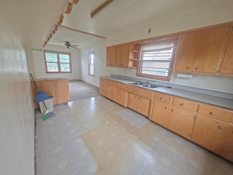 716 E 37th St, Hibbing, MN 55746