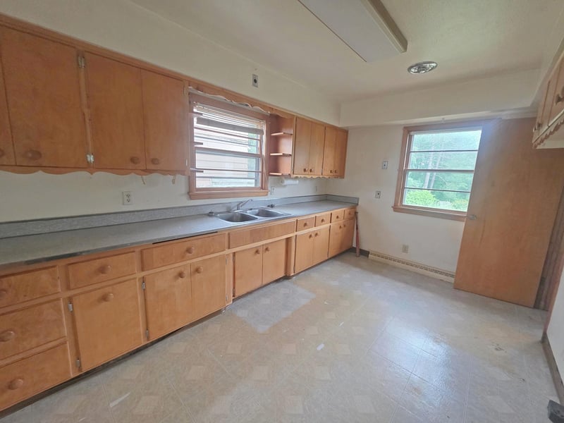 716 E 37th St, Hibbing, MN 55746