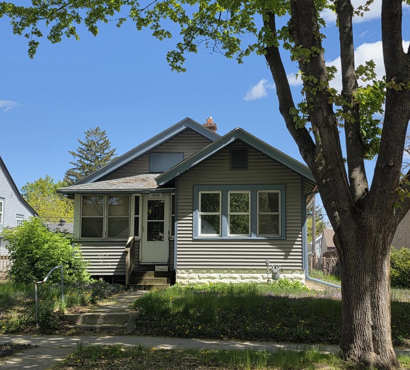 1408 Arona St, Saint Paul, MN 55108