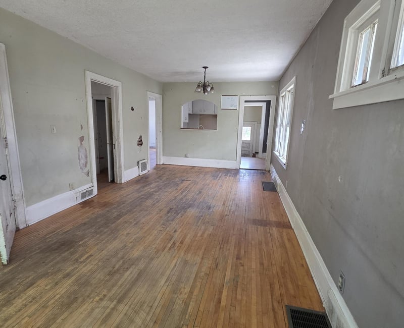 1408 Arona St, Saint Paul, MN 55108