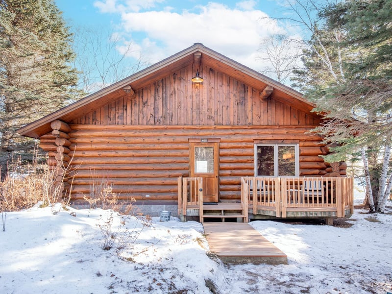 405 Cliff House Rd, Lutsen, MN 55612