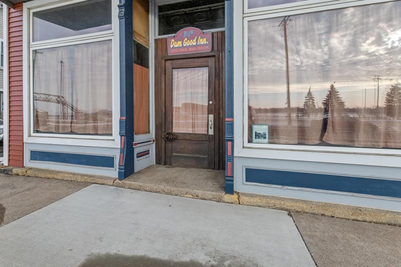 405 N Main St, Alma, WI 54610
