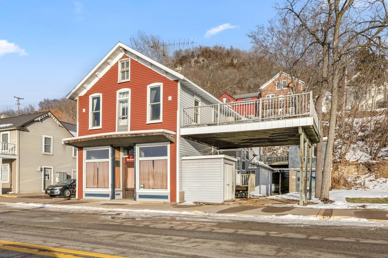 405 N Main St, Alma, WI 54610