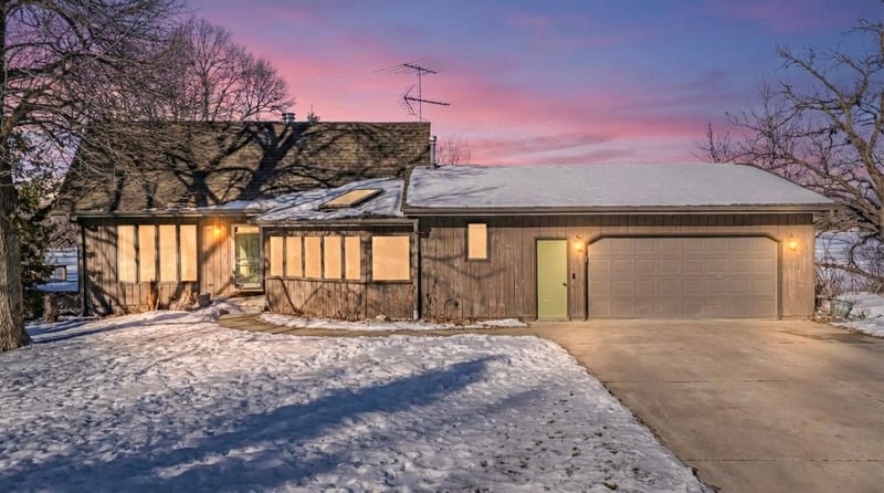 40453 Lake Volney Ln, Le Center, MN 56057
