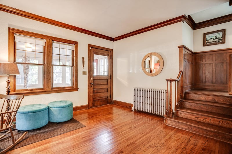 1933 E River Ter, Minneapolis, MN 55414