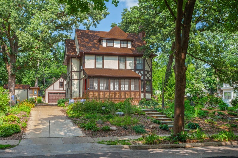 1933 E River Ter, Minneapolis, MN 55414