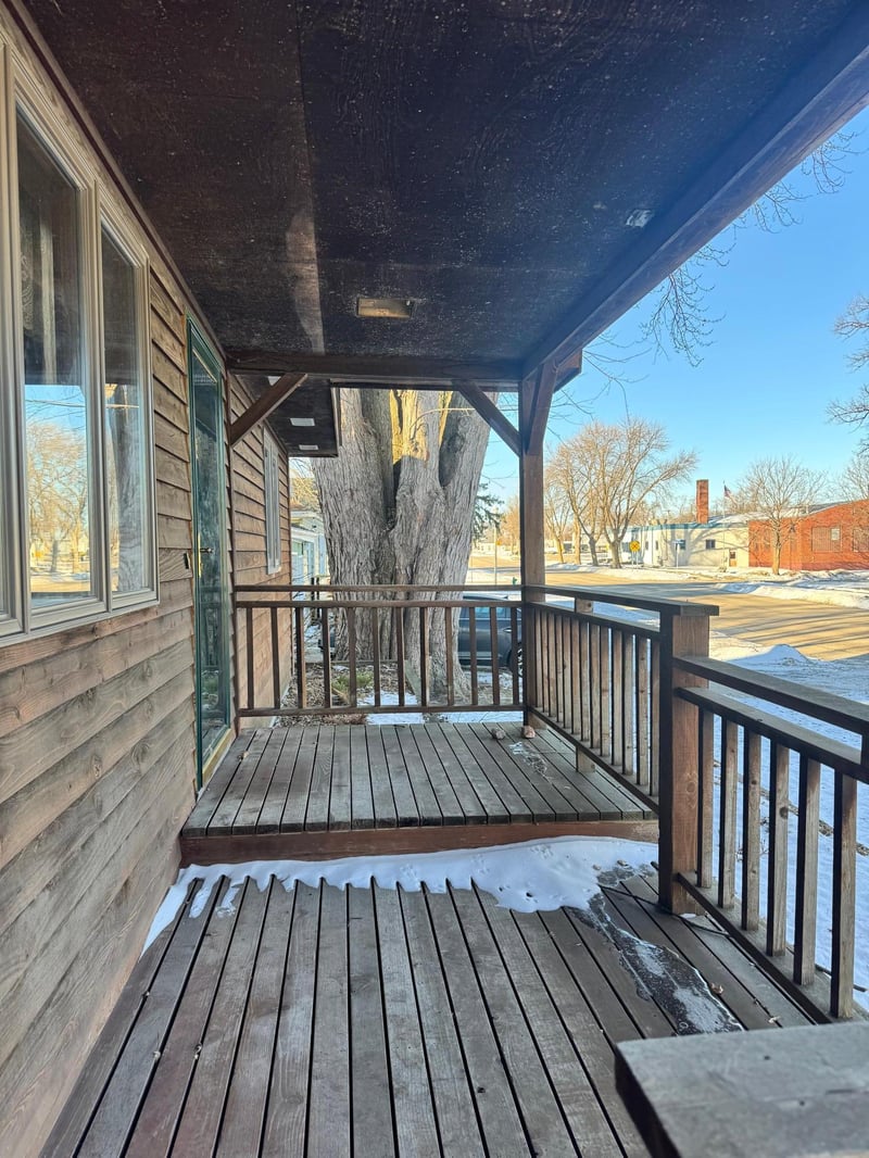 816 E 5th St, Blue Earth, MN 56013