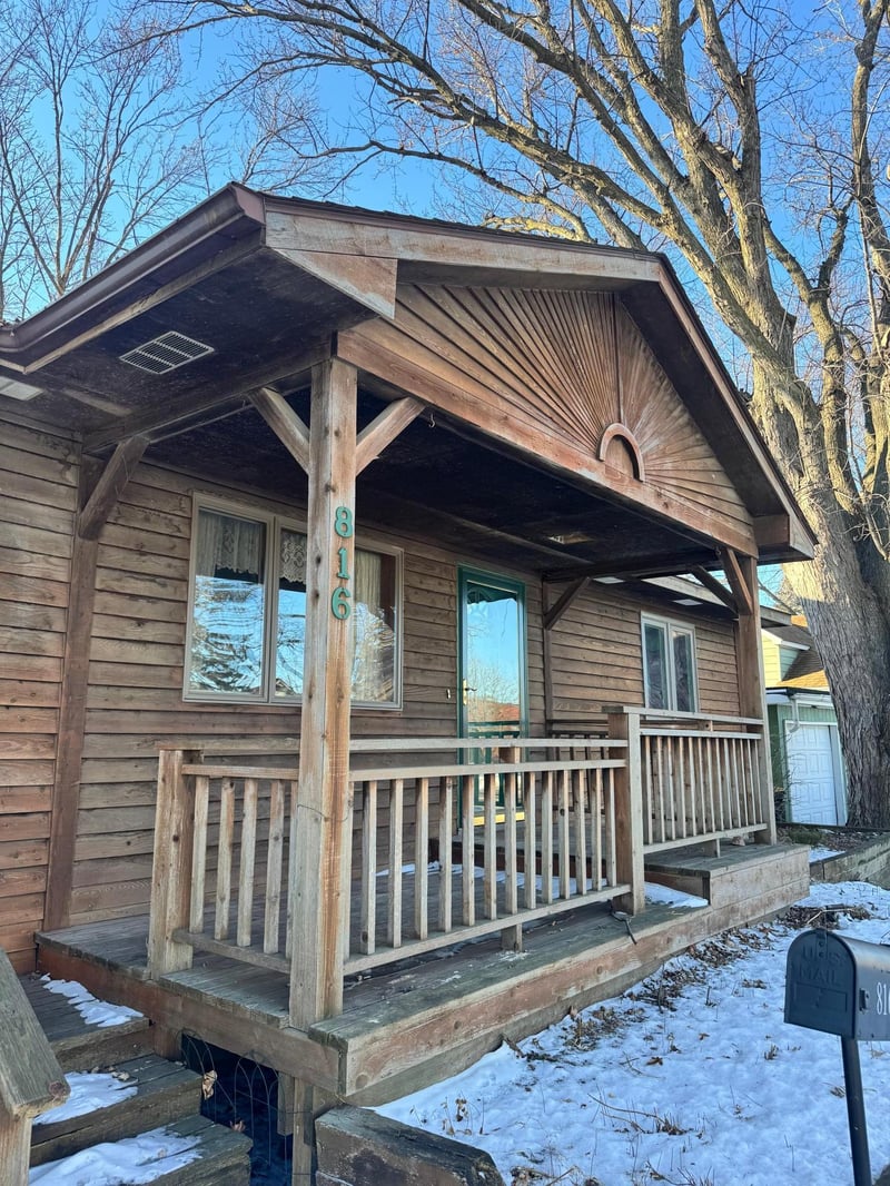 816 E 5th St, Blue Earth, MN 56013