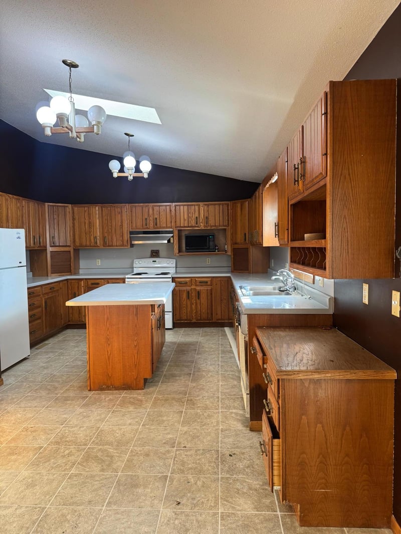 816 E 5th St, Blue Earth, MN 56013