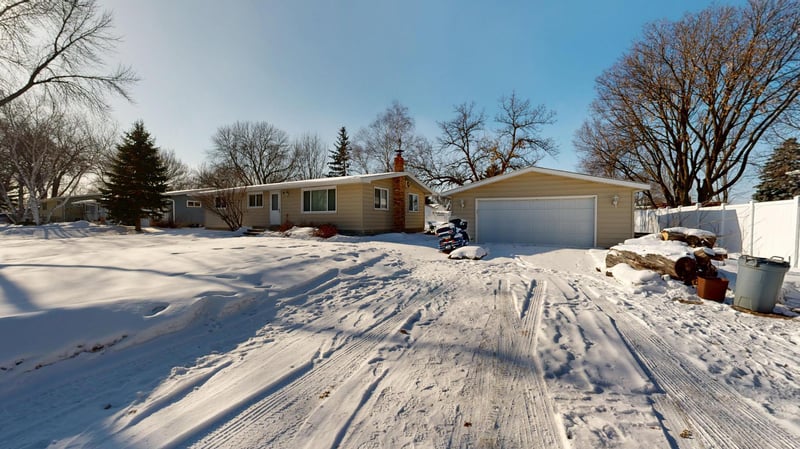 172 Lakeview Dr, Spicer, MN 56288