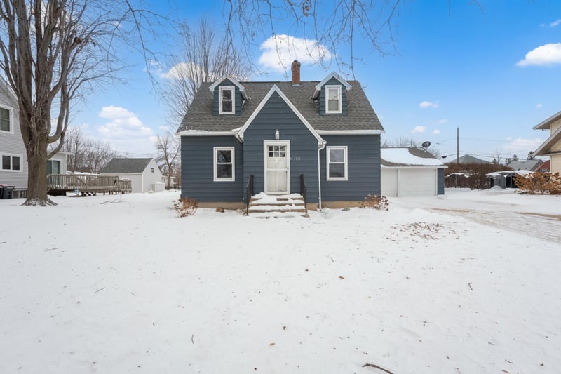 308 1st St NE, Hayfield, MN 55940