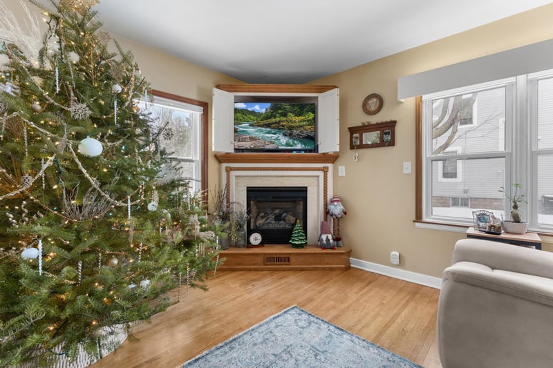 308 1st St NE, Hayfield, MN 55940
