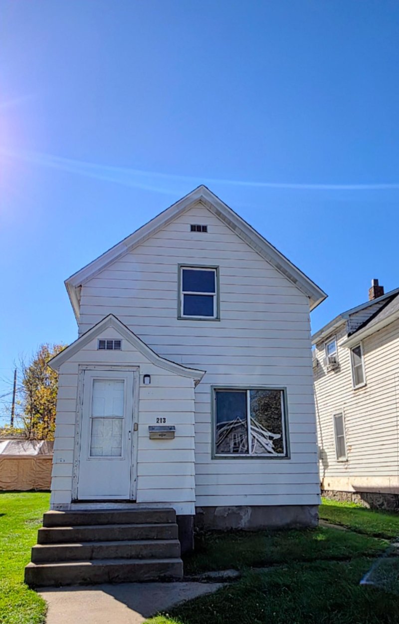 213 2nd St SW, Chisholm, MN 55719