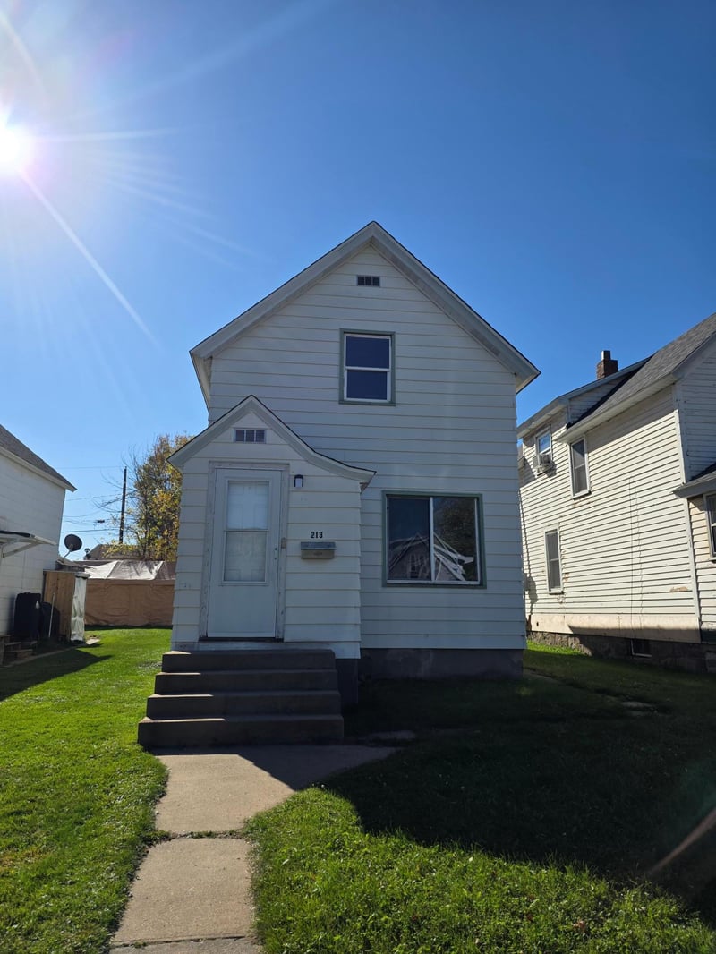 213 2nd St SW, Chisholm, MN 55719