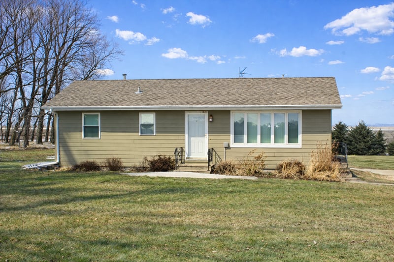 62328 340th St, Butterfield, MN 56120