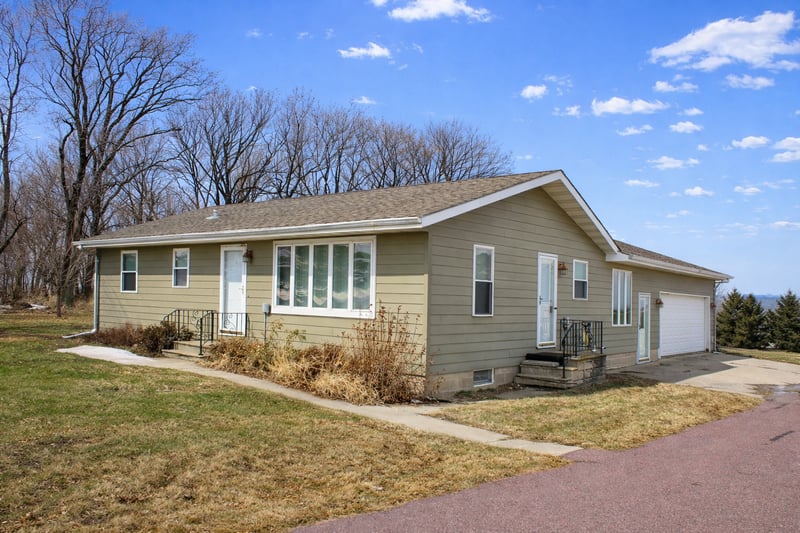 62328 340th St, Butterfield, MN 56120