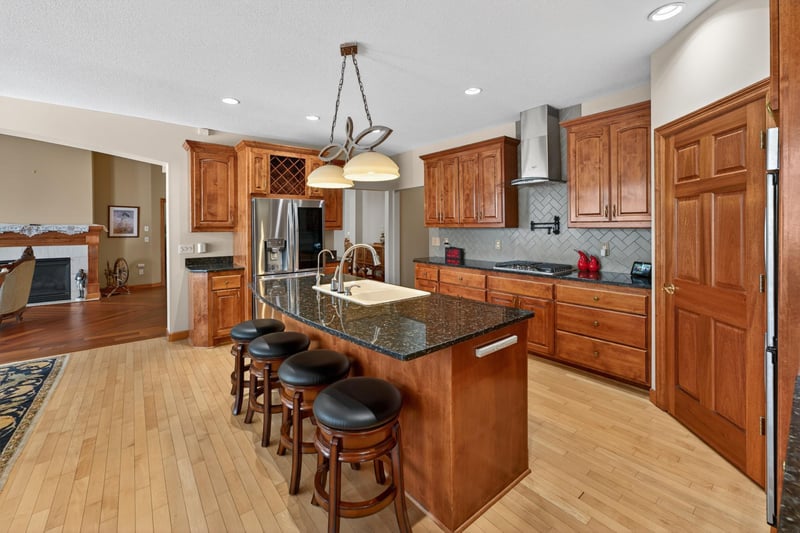 2623 S Coon Creek Dr, Andover, MN 55304