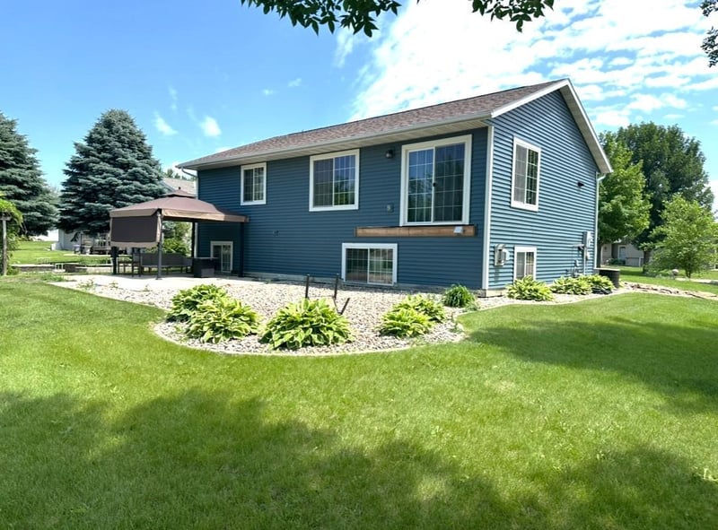 1103 N 15th St, Montevideo, MN 56265