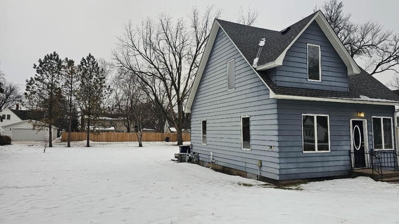 204 E 1st St, Morris, MN 56267