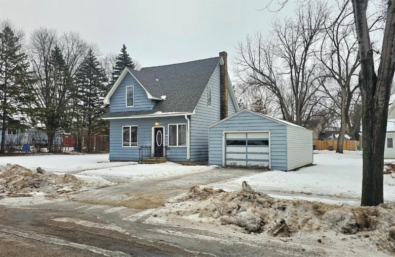 204 E 1st St, Morris, MN 56267
