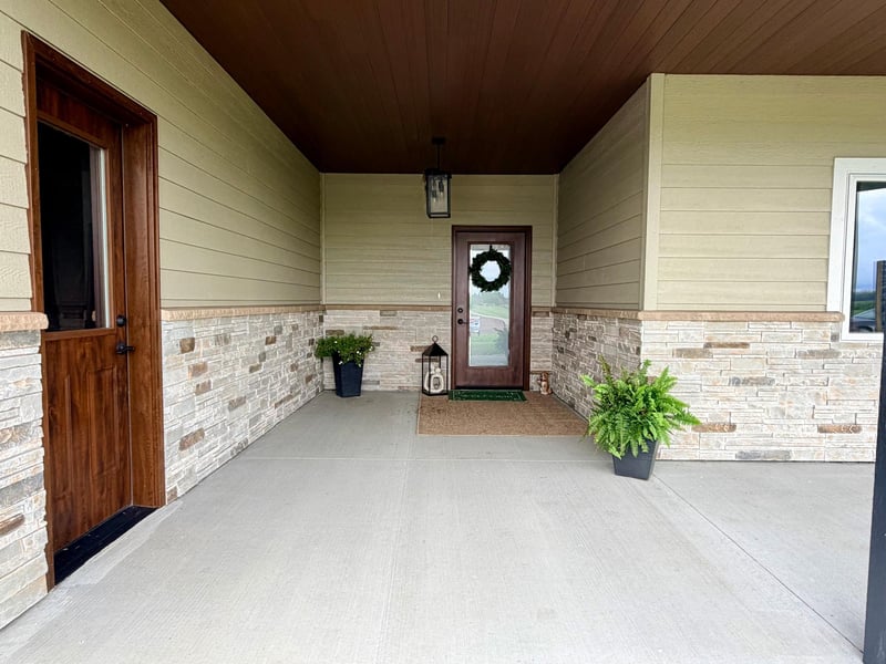 2555 Sutherland Dr, Worthington, MN 56187