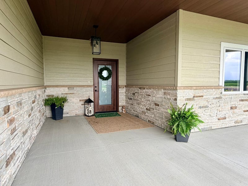 2555 Sutherland Dr, Worthington, MN 56187
