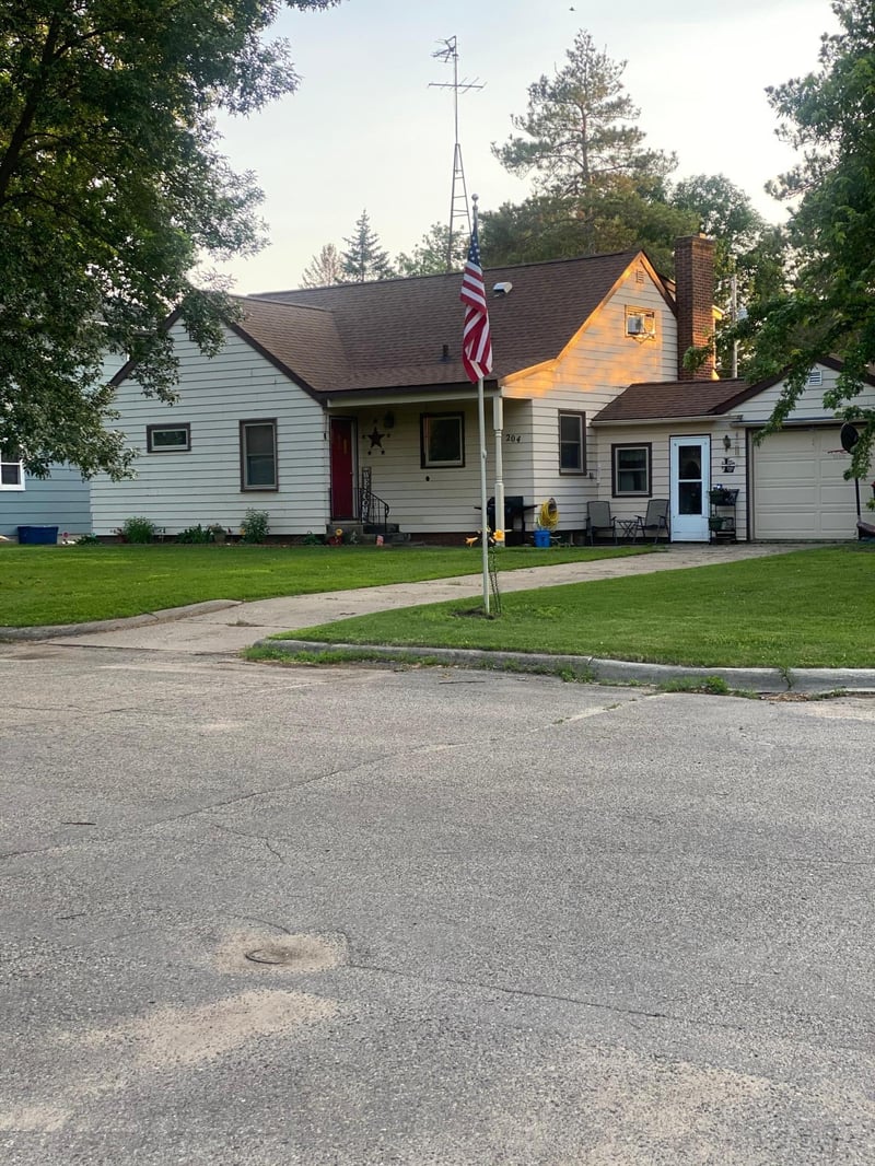 204 S Dayton Ave, Parkers Prairie, MN 56361