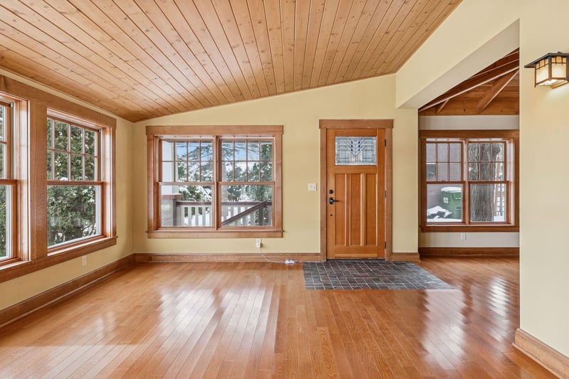 318 Mccarrons Blvd S, Roseville, MN 55113