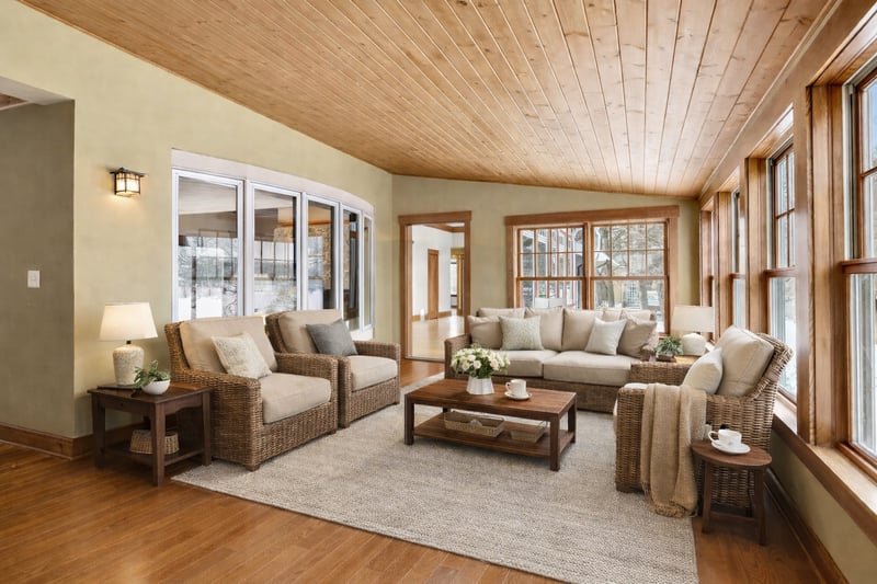 318 Mccarrons Blvd S, Roseville, MN 55113