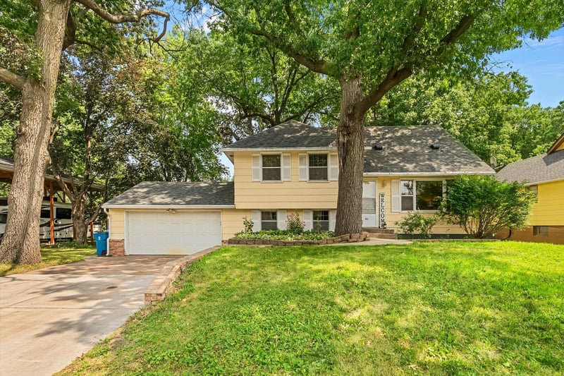 262 N Star Ln, Circle Pines, MN 55014