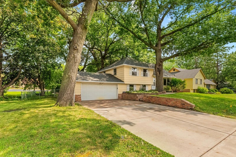 262 N Star Ln, Circle Pines, MN 55014